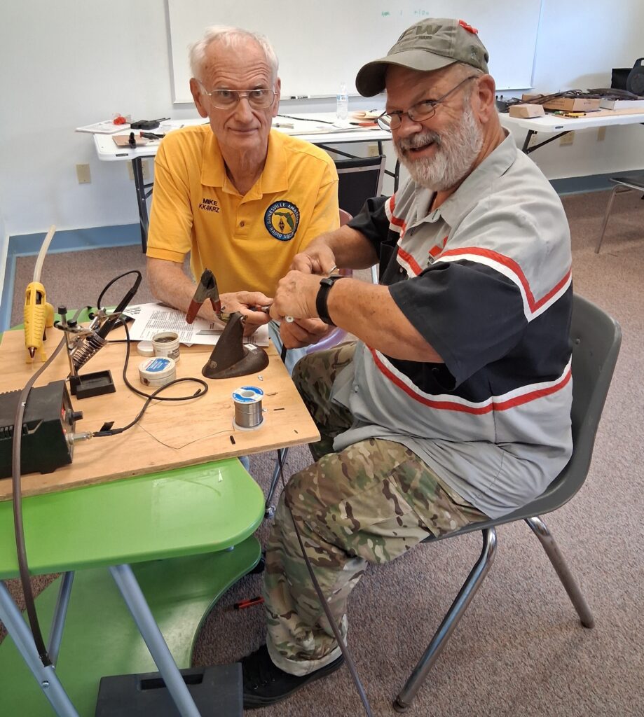 Mike Martell and Evert building a VHF-UHF antenna SFD 2026
